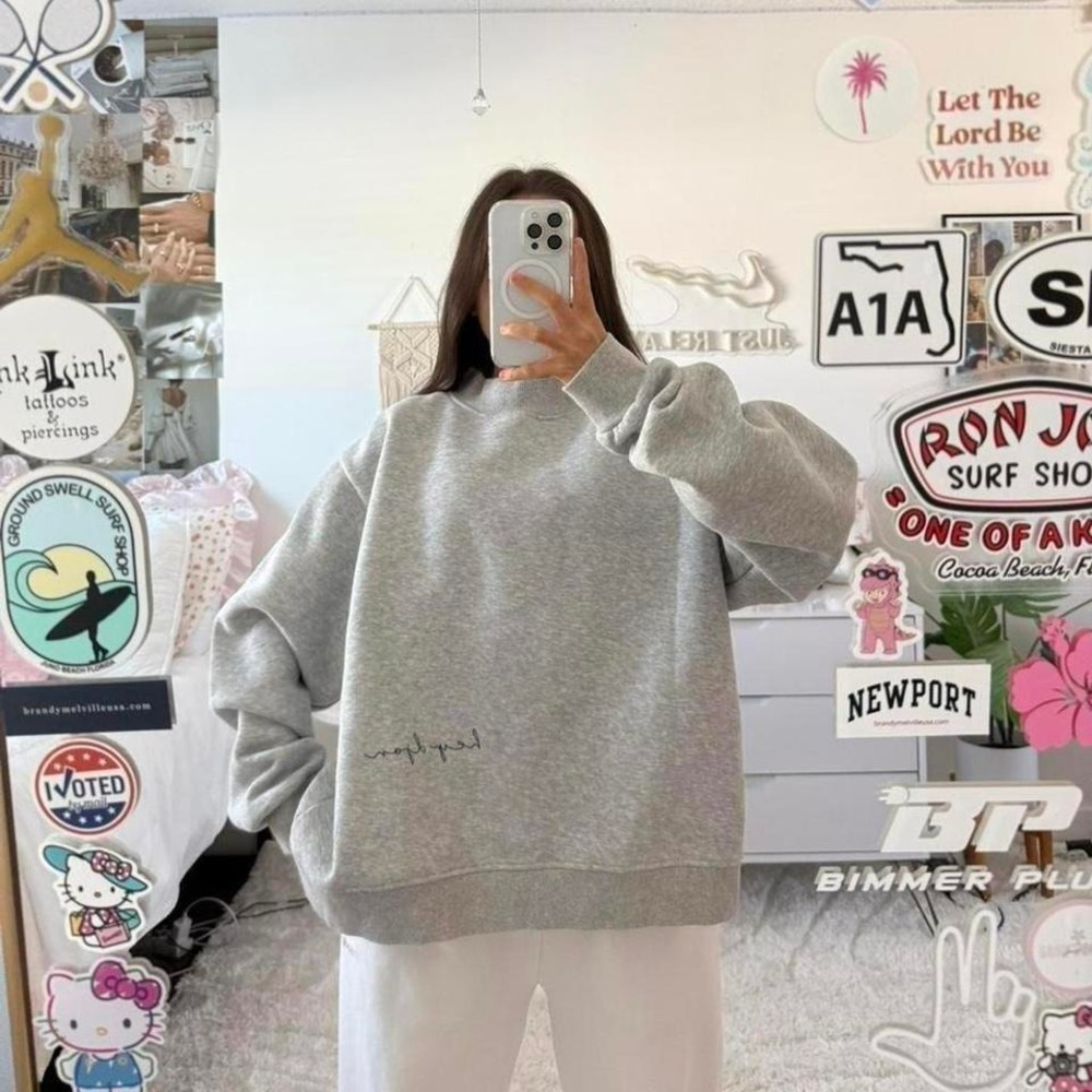 grey‎ mockneck sweatshirt